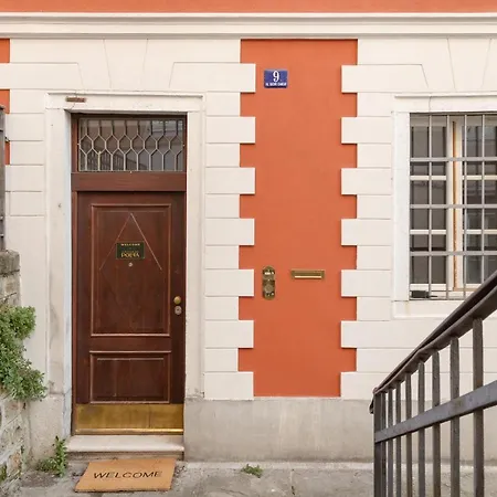 Zola, Charme E Vista Nel Cuore Di Appartement Trieste